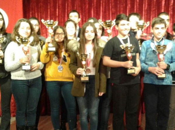 İstanbul Yıldızlar Satranç Turnuvasında Kupa  